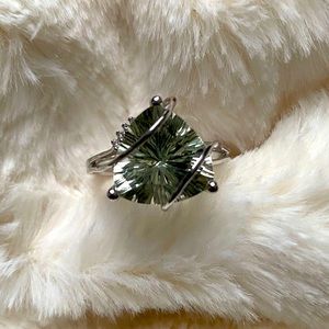 Trillion Cut Light Green Topaz & 14k white gold Ring - 8.5